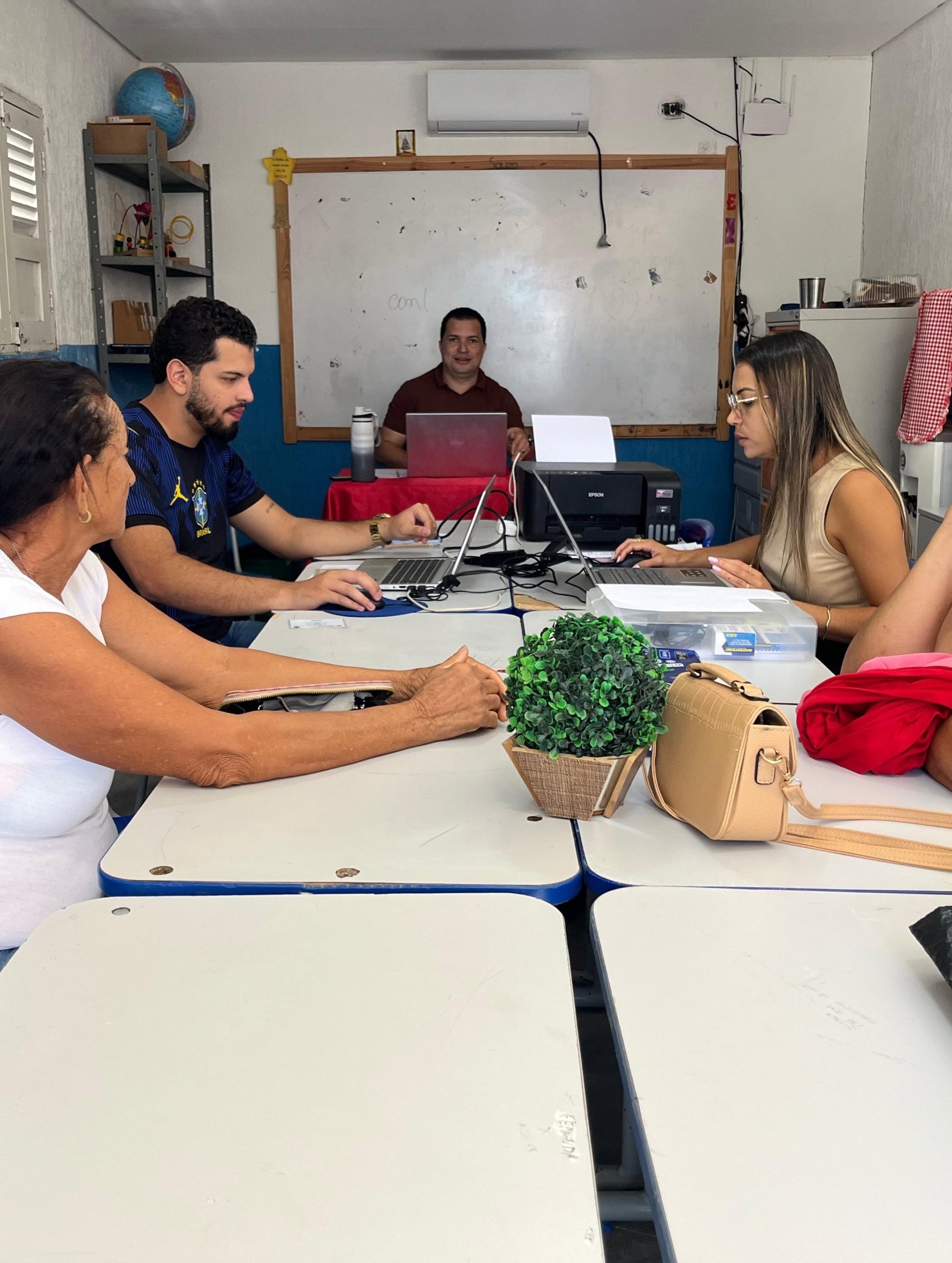 ASSISTÊNCIA SOCIAL ITINERANTE REALIZA ATENDIMENTOS NA MACAMBIRA DOS DIONÍSIOS