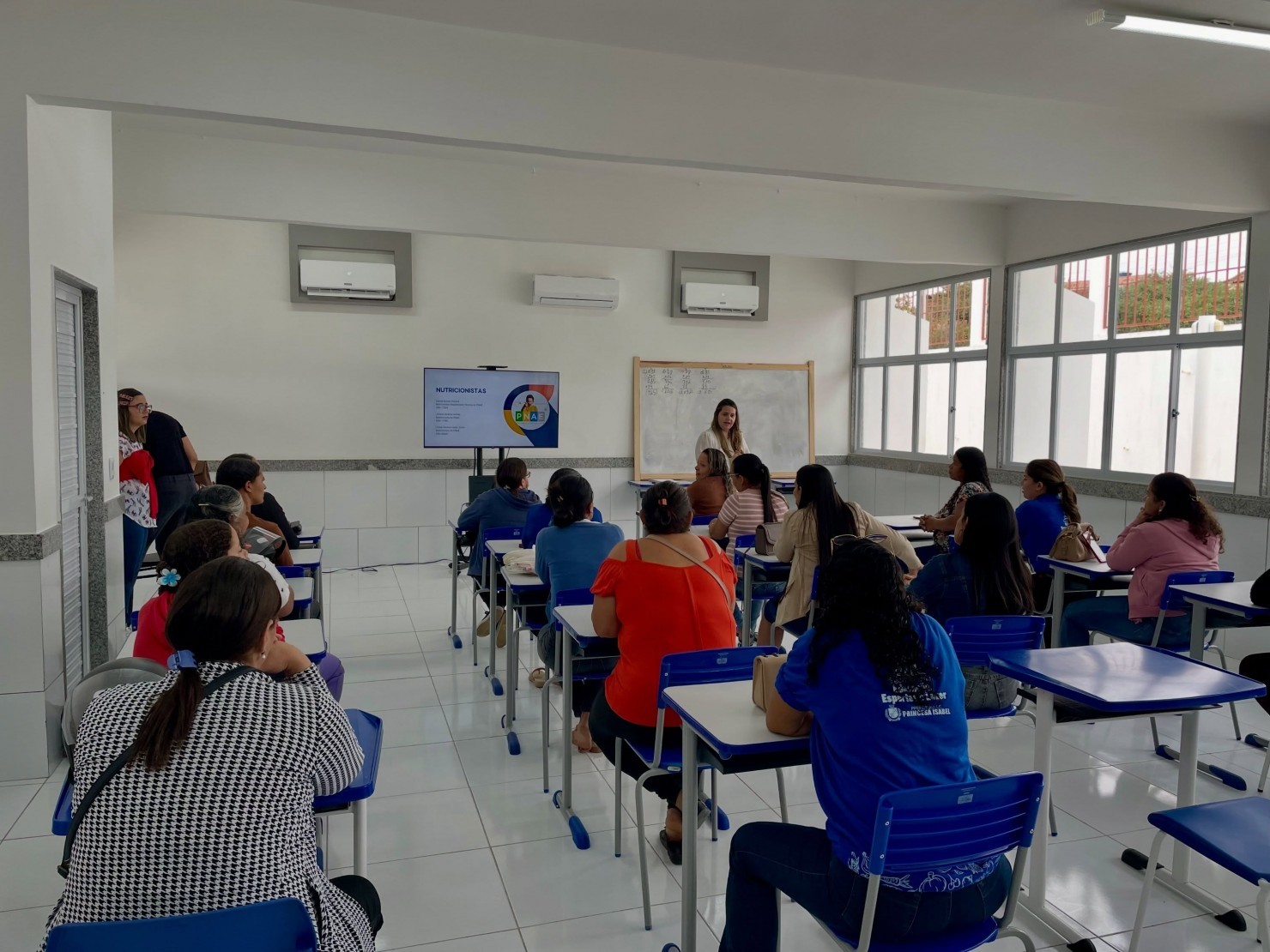 2ª FORMAÇÃO DE MERENDEIRAS REÚNE PROFISSIONAIS DA REDE MUNICIPAL EM UM DIA DE APRENDIZADO E VALORIZAÇÃO