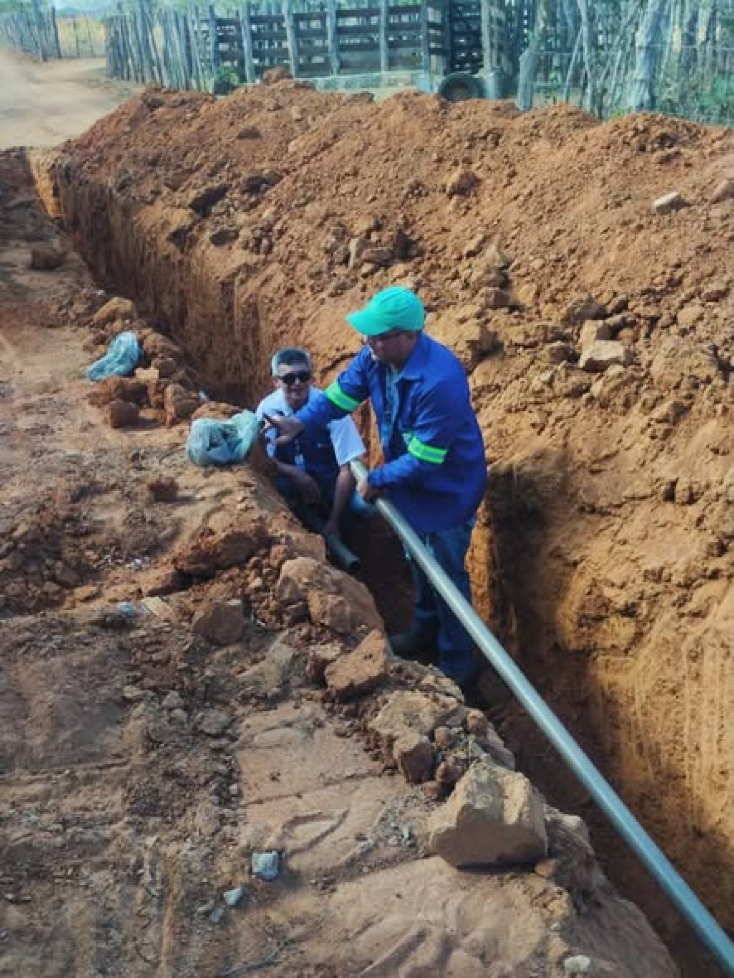 PARCERIA ENTRE CAGEPA E PREFEITURA LEVA ÁGUA ÀS TORNEIRAS DO BAIRRO DA LAJE