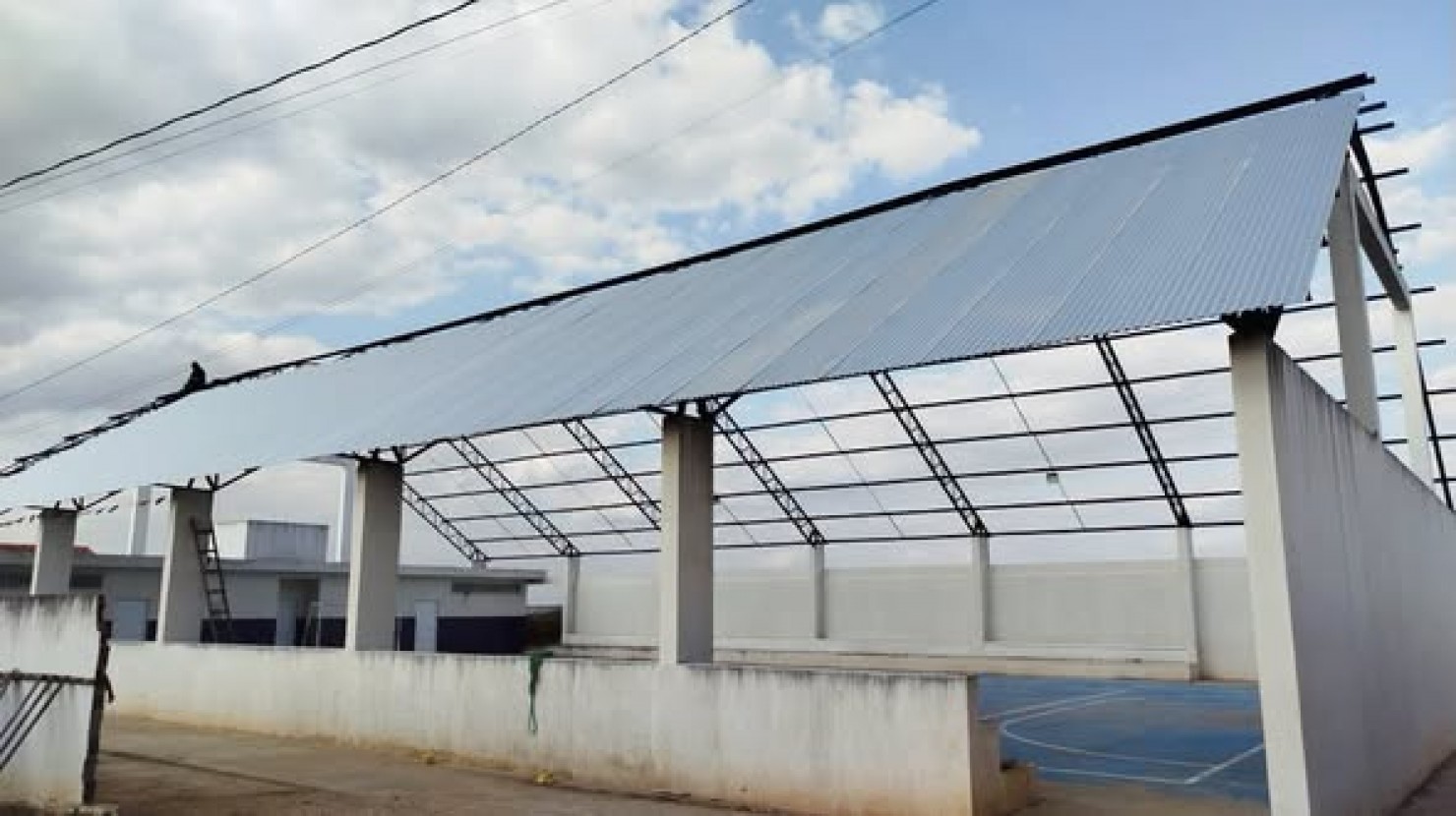 QUADRA POLIESPORTIVA DE LAGOA DE SÃO JOÃO RECEBE COBERTURA